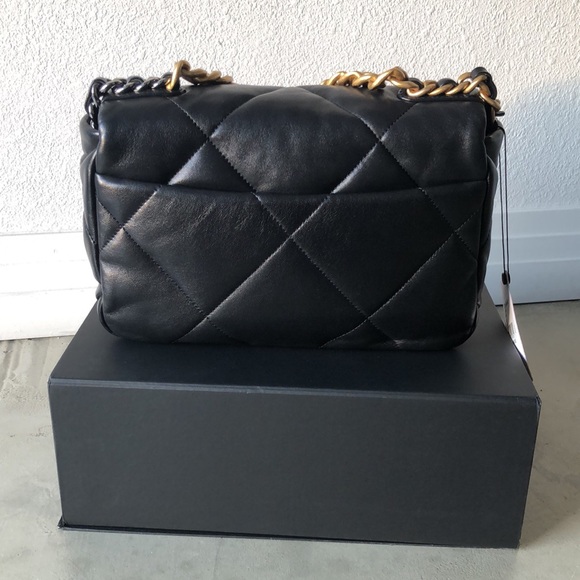 ❤️ Traded ❤️CHANEL 19 Small Flap Bag - Picture 4 of 16